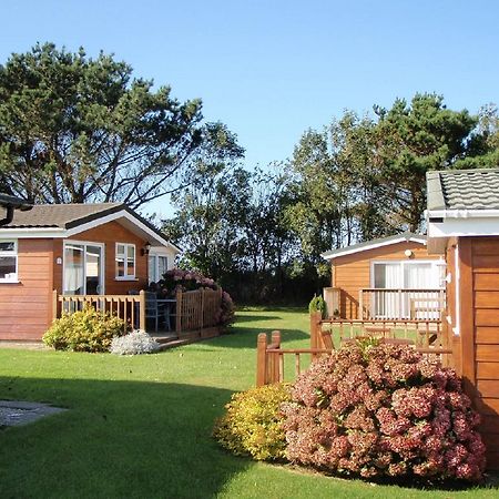 Chalets & Lodges At Atlantic Bays Holiday Park パドストウ エクステリア 写真