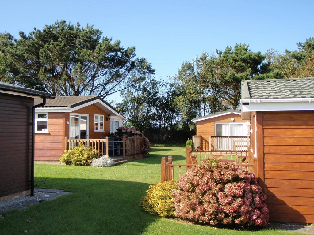 Chalets & Lodges At Atlantic Bays Holiday Park パドストウ エクステリア 写真